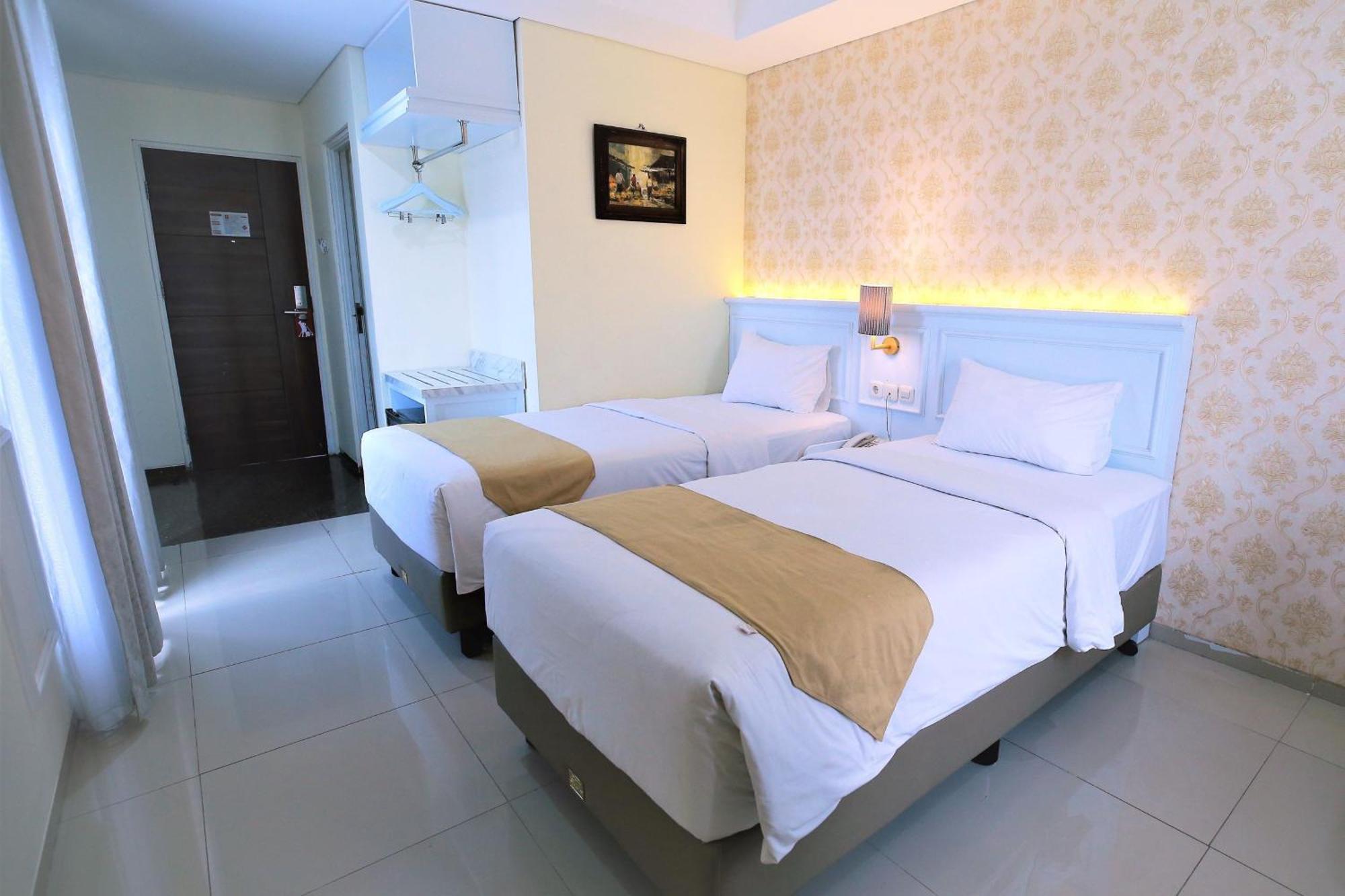 The Cube Hotel Malioboro, Azana Hotels Collection Джокьякарта Экстерьер фото