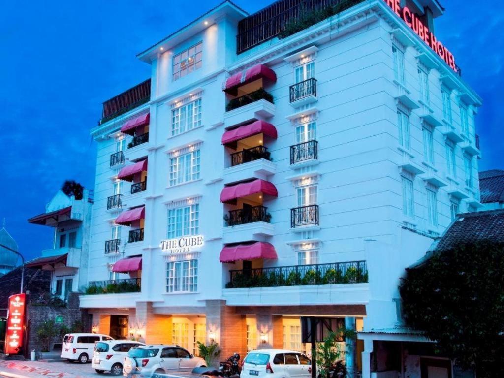The Cube Hotel Malioboro, Azana Hotels Collection Джокьякарта Экстерьер фото